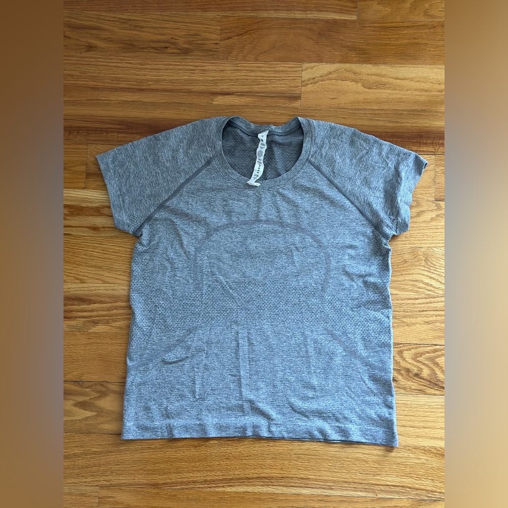 lululemon athletica Short Sleeve Tee in Heather Gray
